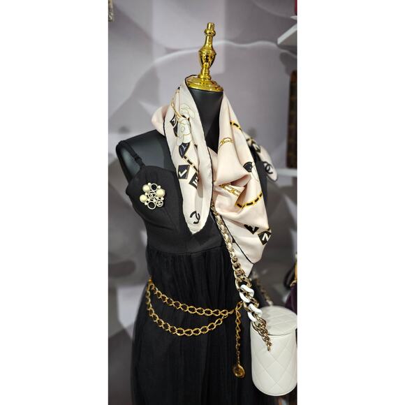 Vintage Chanel Metal Brooch with White Enamel CC Logos and Circular Detail - Picture 2 of 7